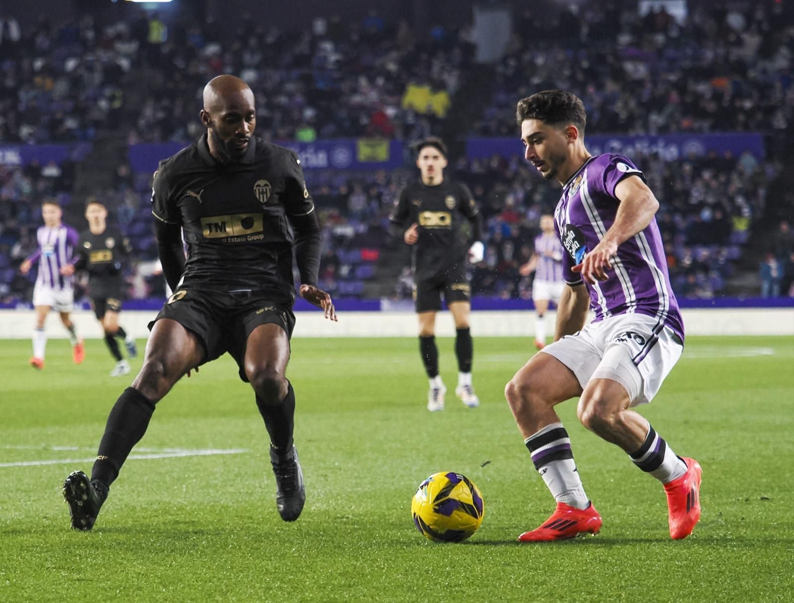 FOTOS | El Valencia CF pierde en Valladolid y ya es colista