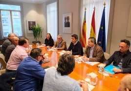 Mazón y Barrachina, reunidos con representantes del sector pesquero valenciano.