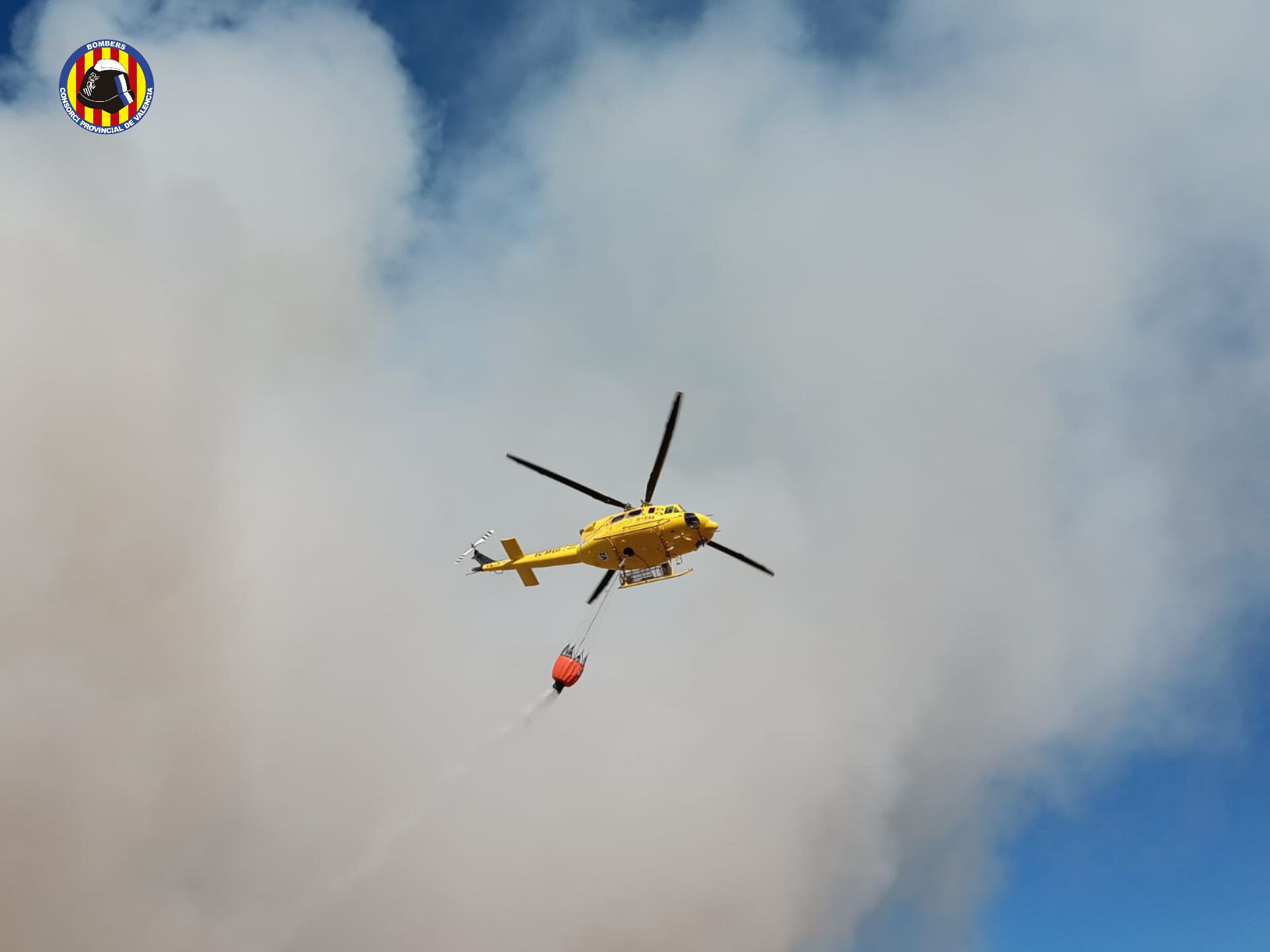 Fotos del incendio en un vertedero en Alberic