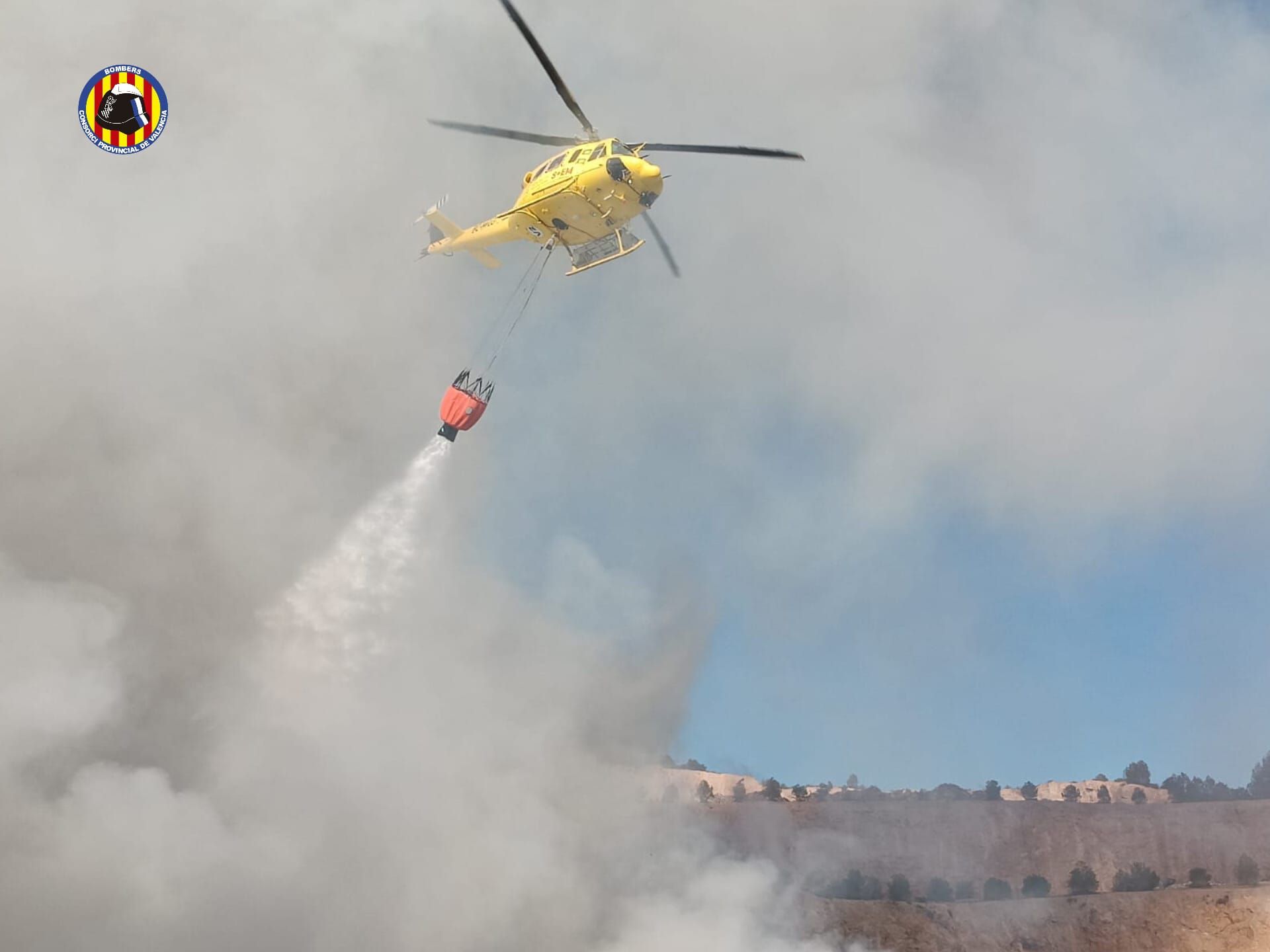 Fotos del incendio en un vertedero en Alberic