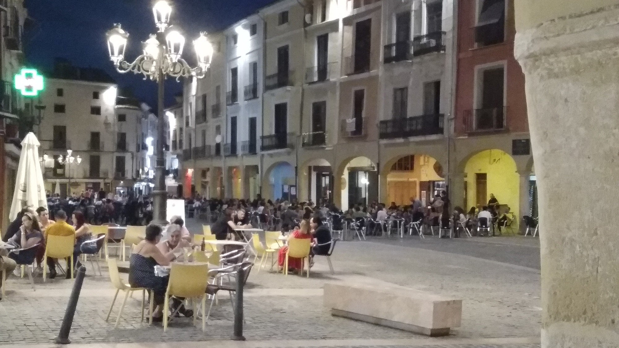 Terrazas en la Plaza del Mercat de Xàtiva.