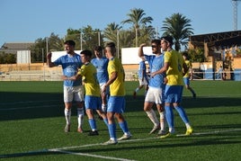 Defensa dianense durante un partido.