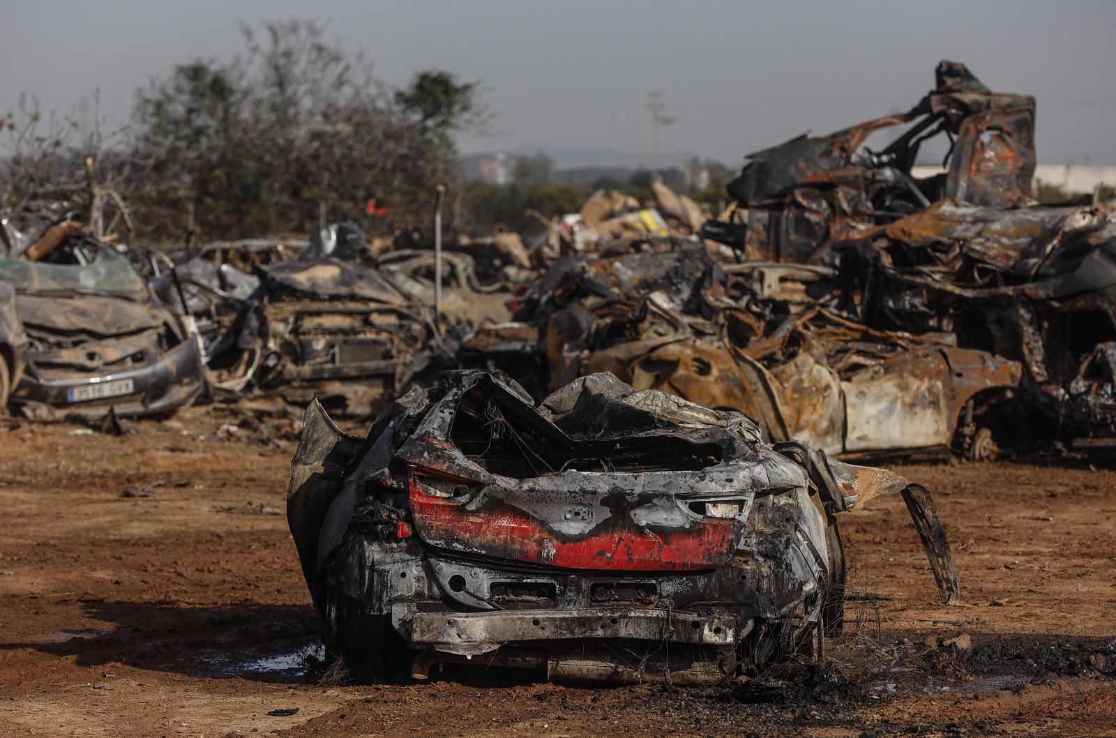 Así están las campas de coches arrasados por la dana en Valencia