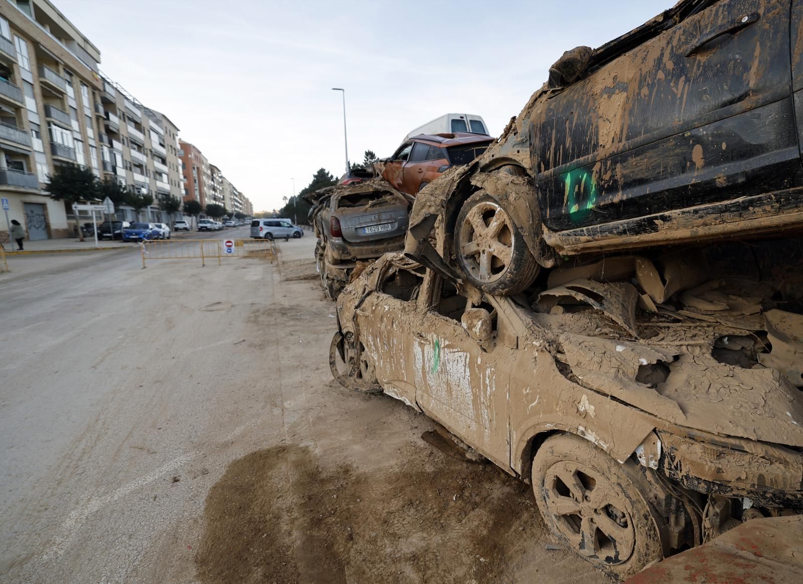 Así están las campas de coches arrasados por la dana en Valencia