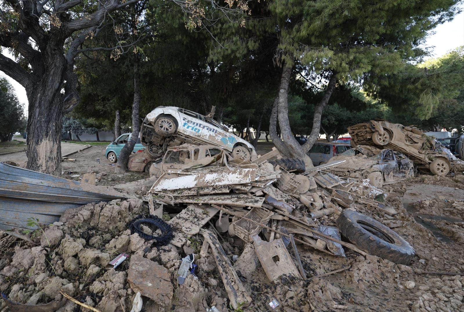 Así están las campas de coches arrasados por la dana en Valencia