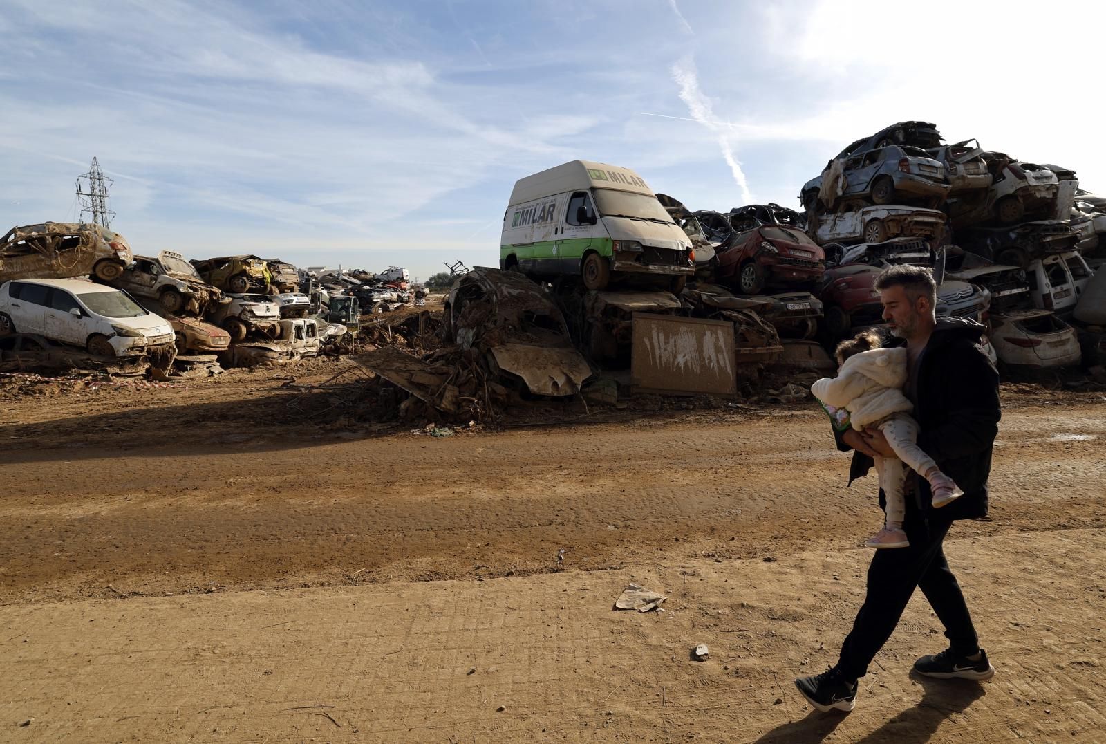 Así están las campas de coches arrasados por la dana en Valencia