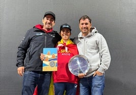 Mateo Carbonell posa feliz y sonriente tras conseguir un hito histórico