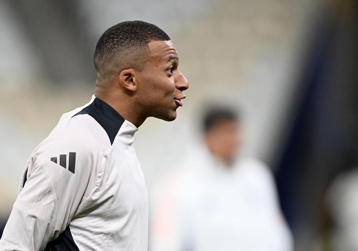 Kylian Mbappé, en el entreno en Qatar.