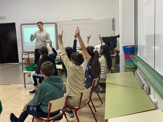 Actividad en un colegio de Alzira.