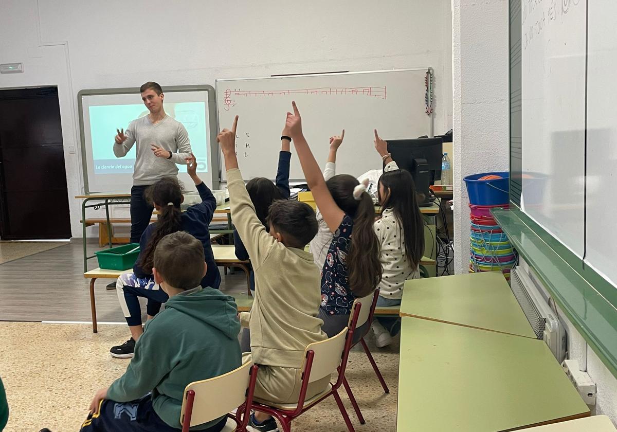 Actividad en un colegio de Alzira.