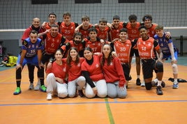 El equipo del Xàtiva Voleibol antes del encuentro del pasado sábado.