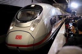 El tren es operado por Deutsche Bahn.