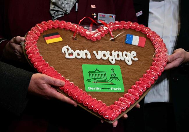 Celebración del primer viaje entre Berlín y París.