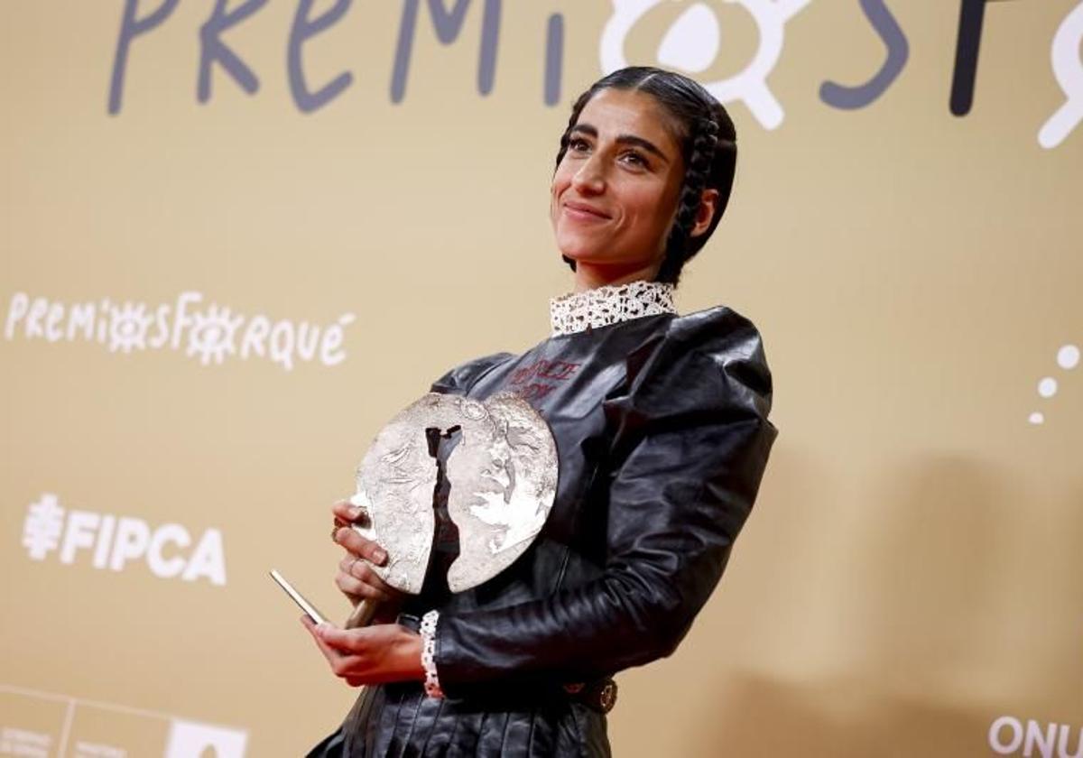 Carolina Yuste, al recibir el premio Forqué como mejor actriz protagonista.