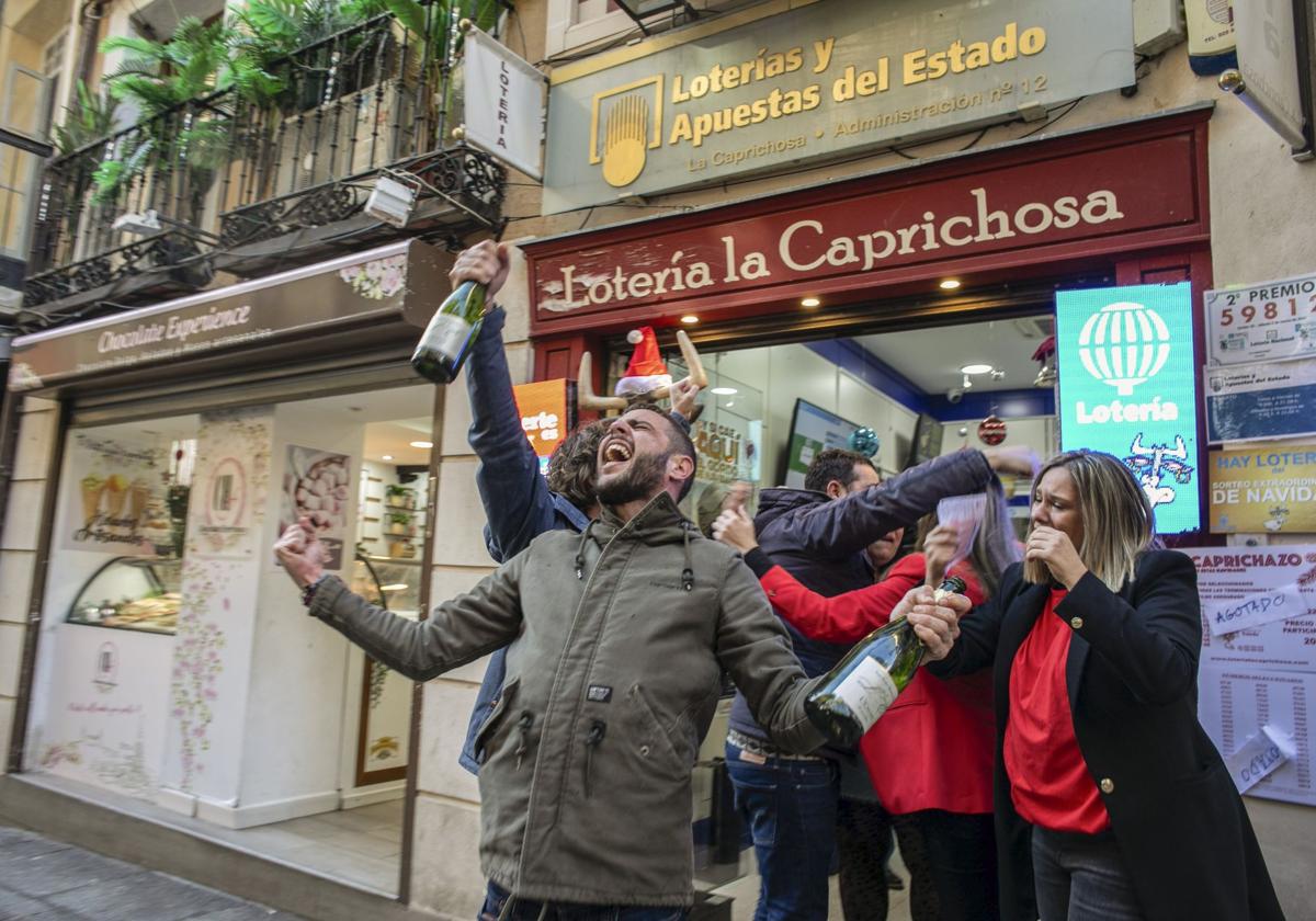 Varios ganadores de un primer premio de lotería, en una imagen de archivo.