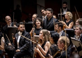 El director musical de Les Arts, James Gaffiga, dirige el concierto en el que se estrena la obra del valenciano Francisco Coll.