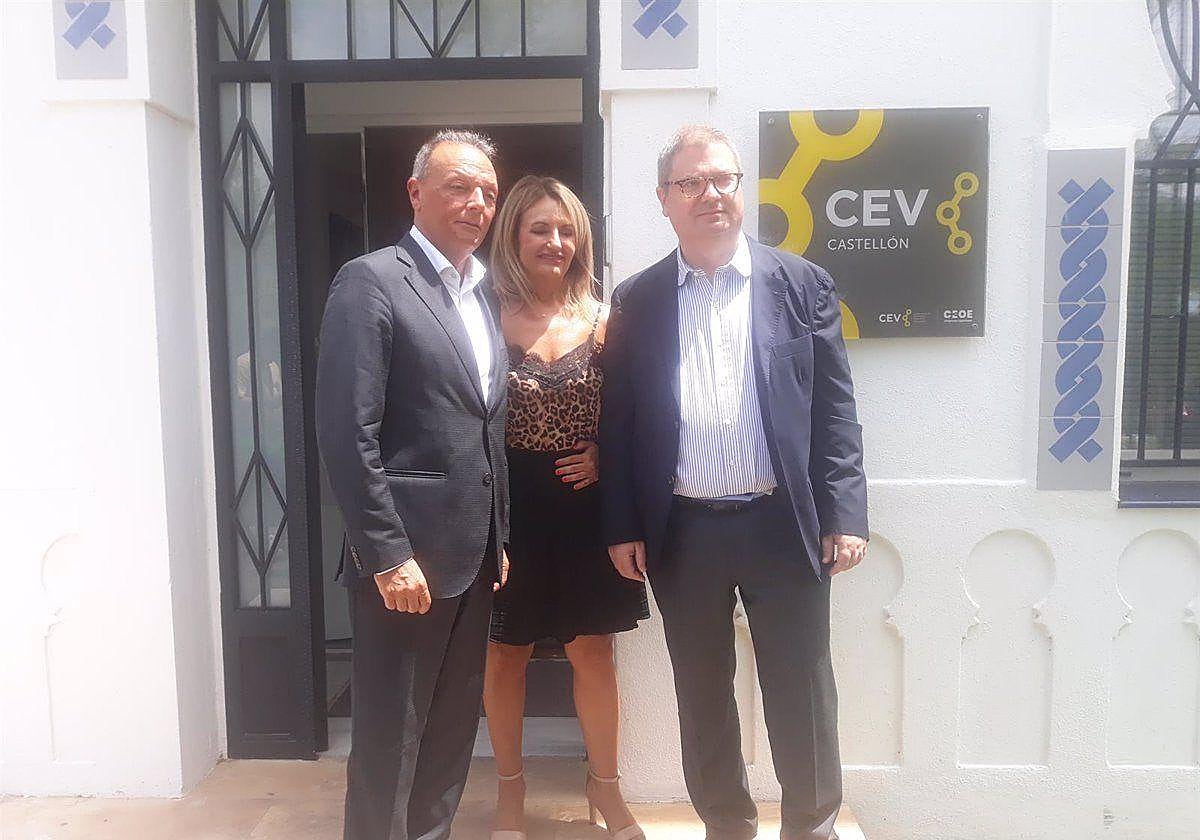 Imagen de archivo de Luis Martí junto a la exconsellera de Industria, Nuria Montes, y al presidente de CEV, Salvador Navarro.