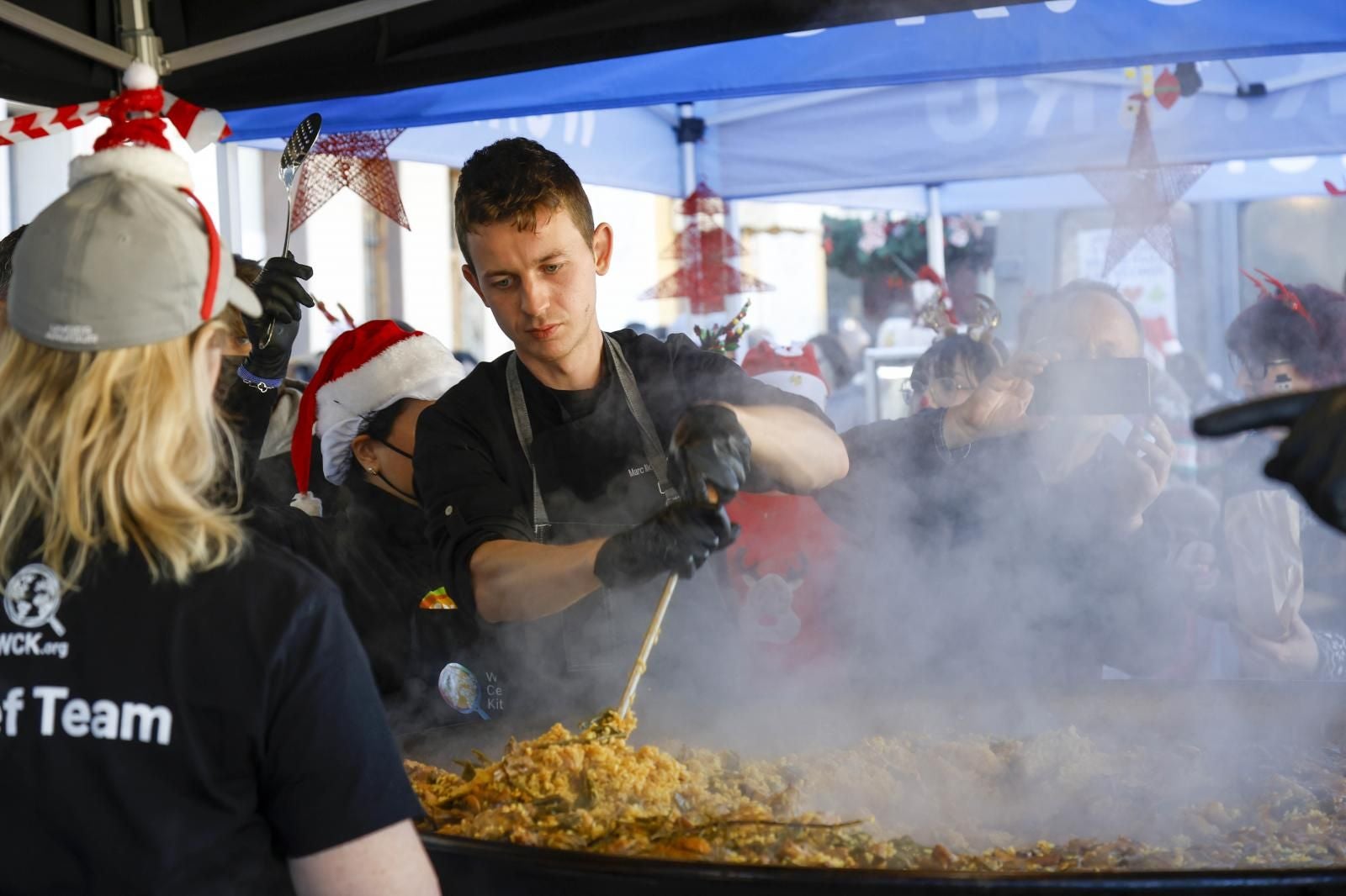 El chef José Andrés celebra la Navidad en Paiporta