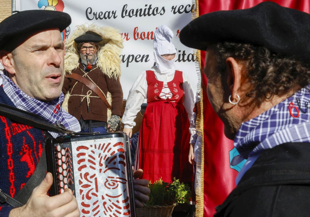 El Olentzero y Mari Domingi, de visita en Massanassa.