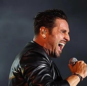 David Bustamente, durante un concierto.