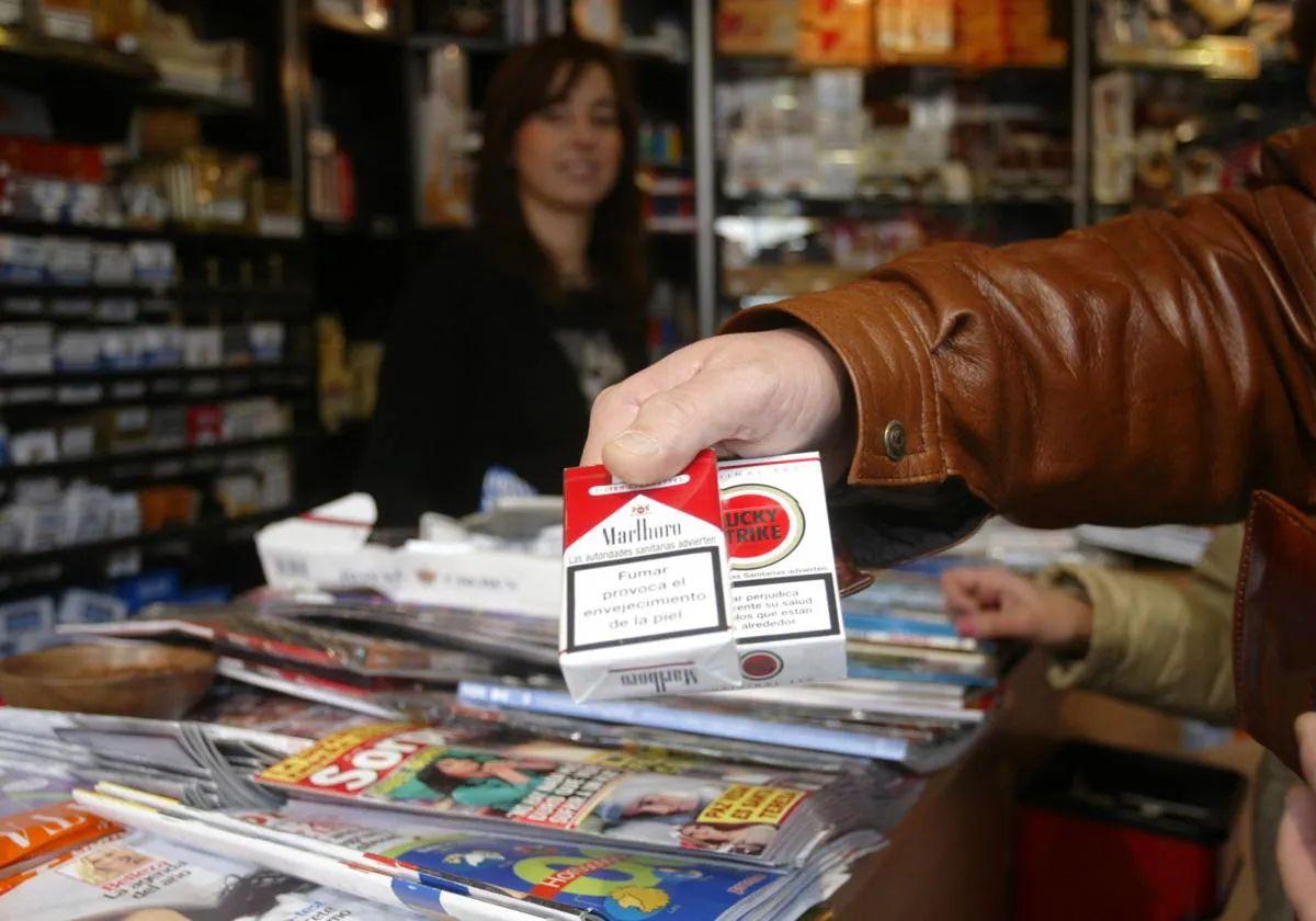 Cajetillas de tabaco en un estanco.