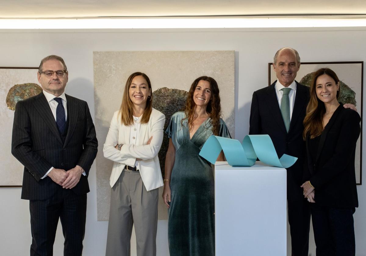 Pablo Delgado, Mapi Gómez, Tatiana Roig, Francisco Camps y Natalia Tripipatkul.