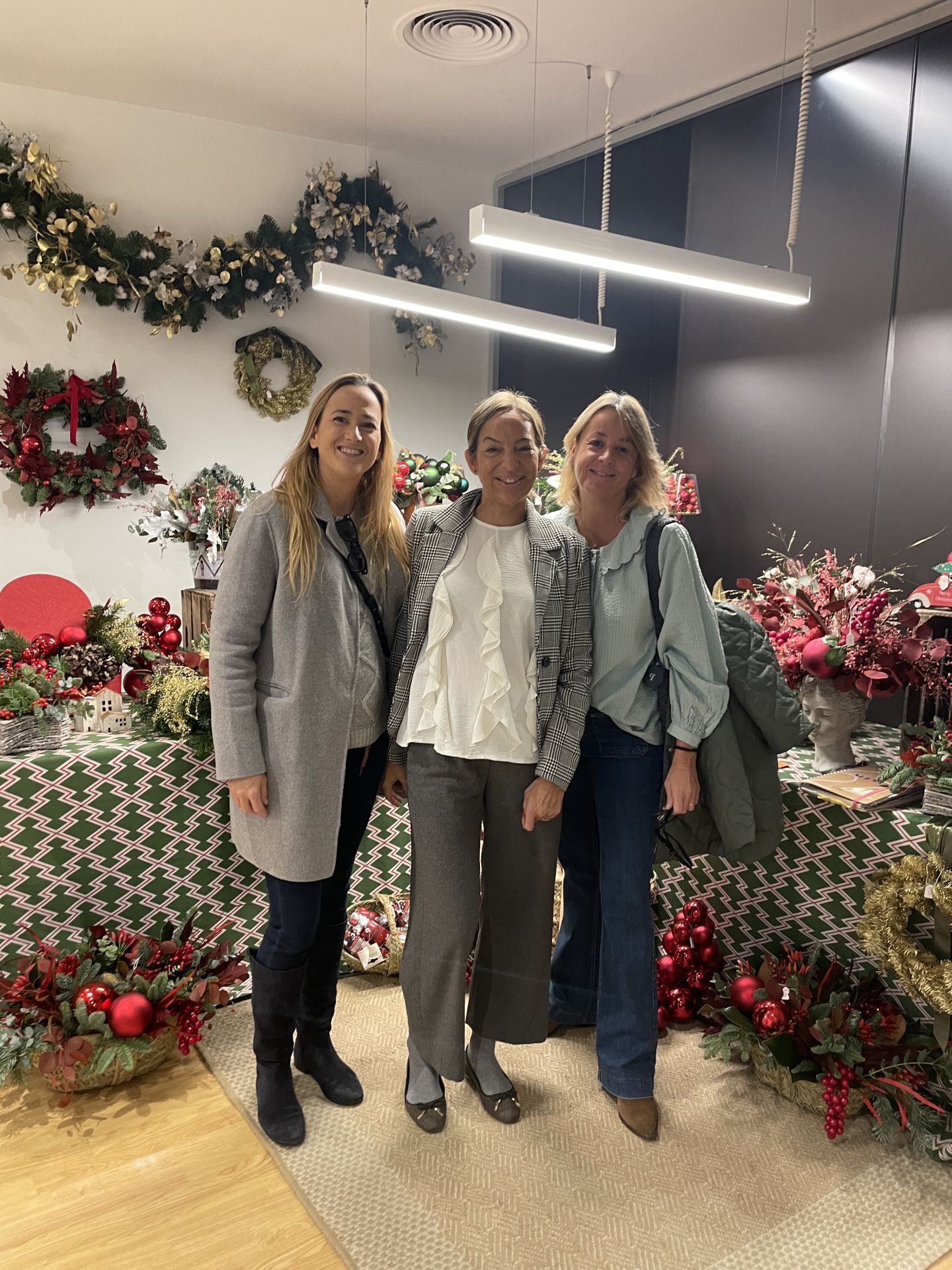 Vega Reig, Paula Alcón y Pato Reig en Cool Market.