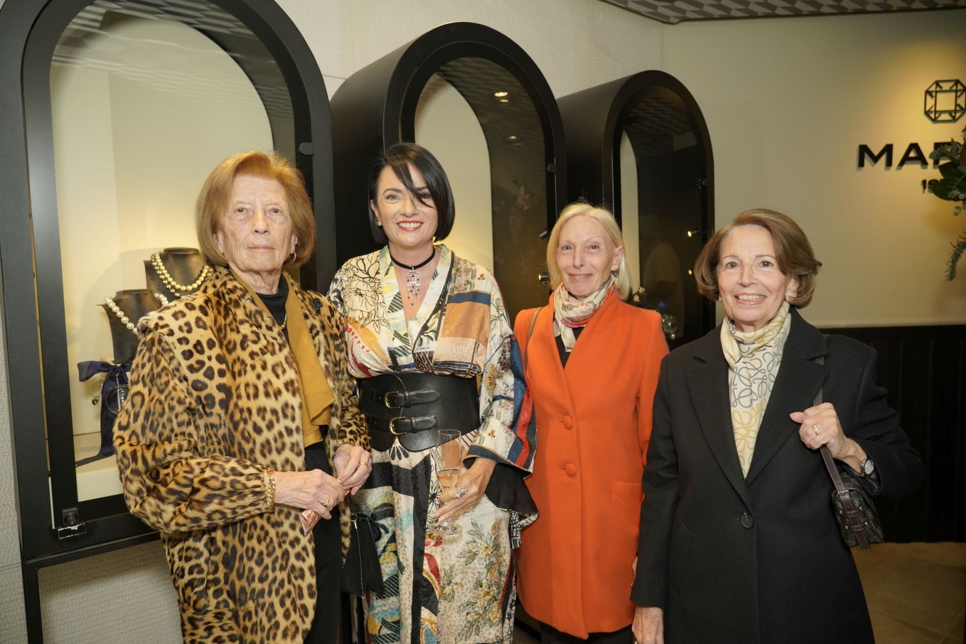 Pilar Aranda, Paloma Marfil, Amparo y Teresa Soler.