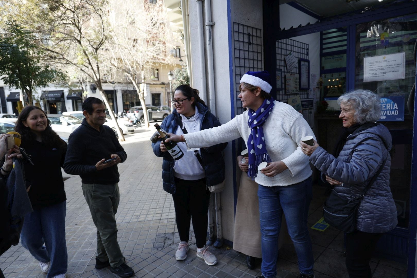 Valencia celebra el 5º premio, vendido en Matías Perelló