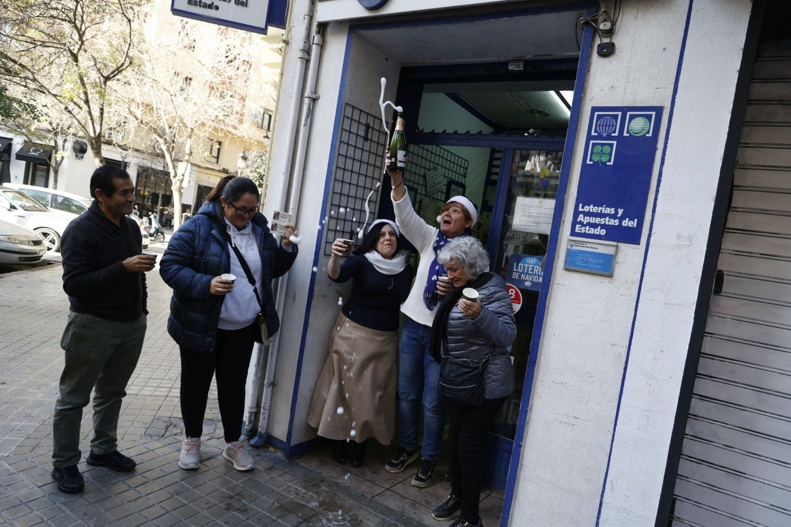 Valencia celebra el 5º premio, vendido en Matías Perelló