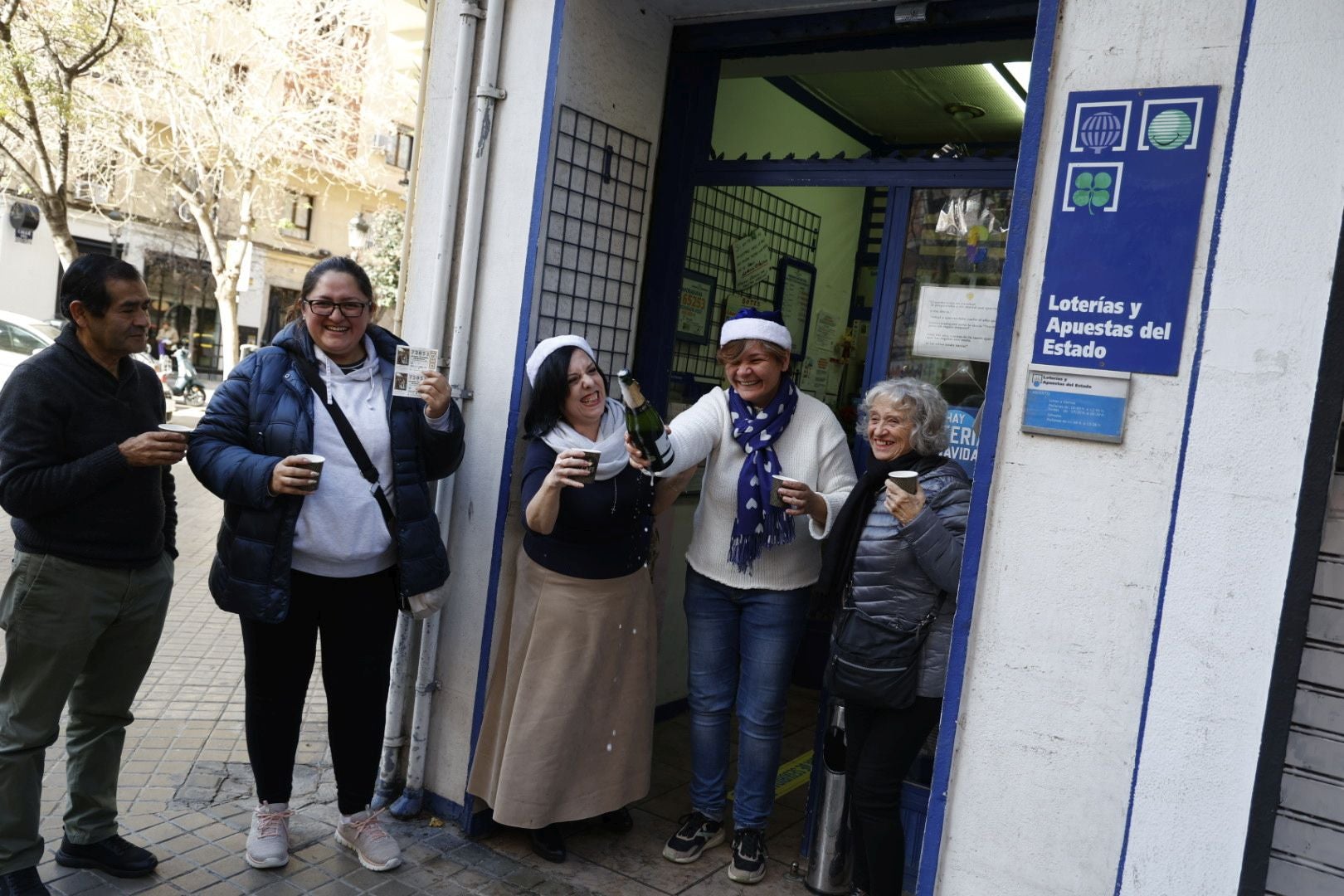 Valencia celebra el 5º premio, vendido en Matías Perelló