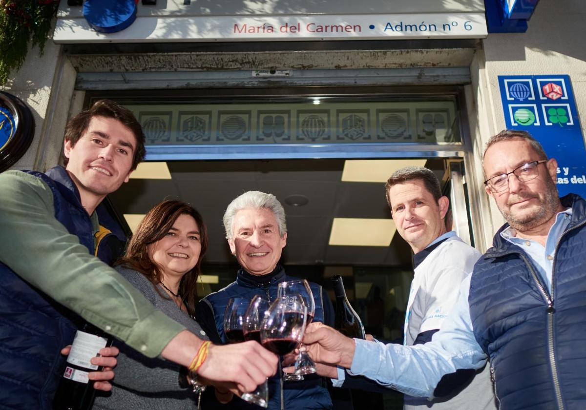 La familia Alda celebra el Gordo.