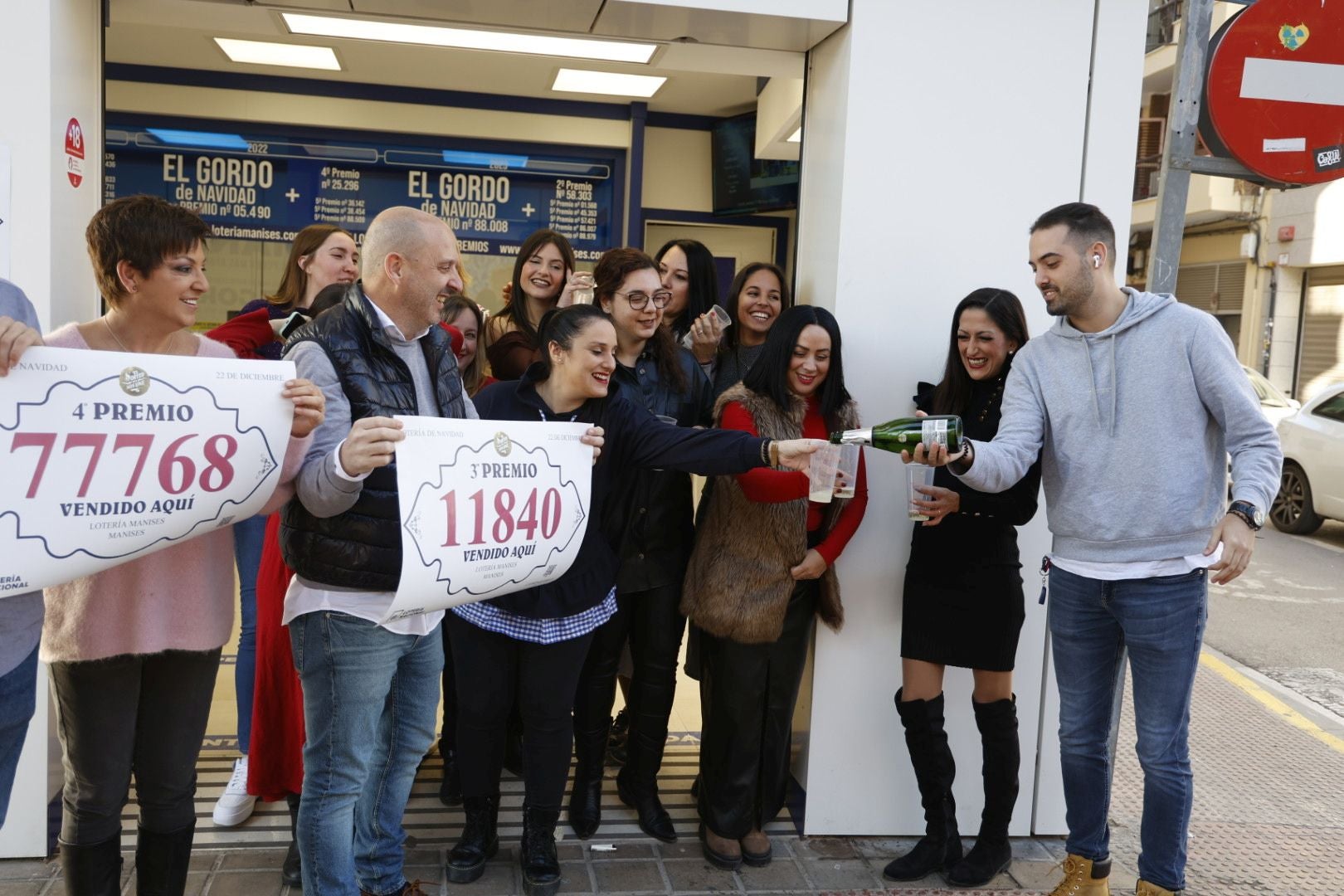 Manises vuelve a repartir alegría con el tercer premio y un cuarto