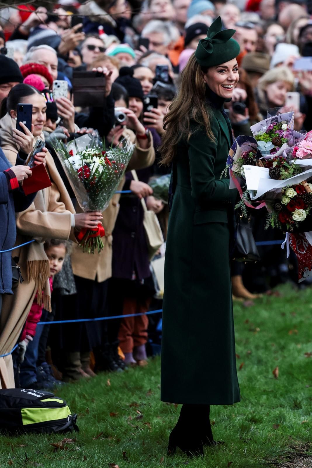 FOTOS | Kate Middleton aparece radiante en la tradicional misa de Navidad de la Familia Real en la Iglesia de Santa María Magdalena