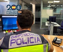 Un agente de la Policía.