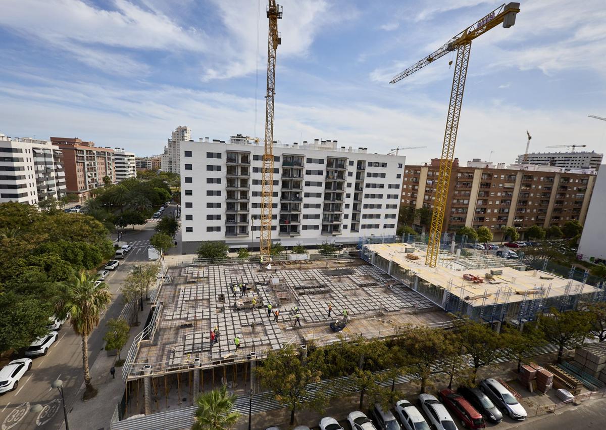 Imagen secundaria 1 - ¿Por qué todos los nuevos edificios de Valencia son iguales?