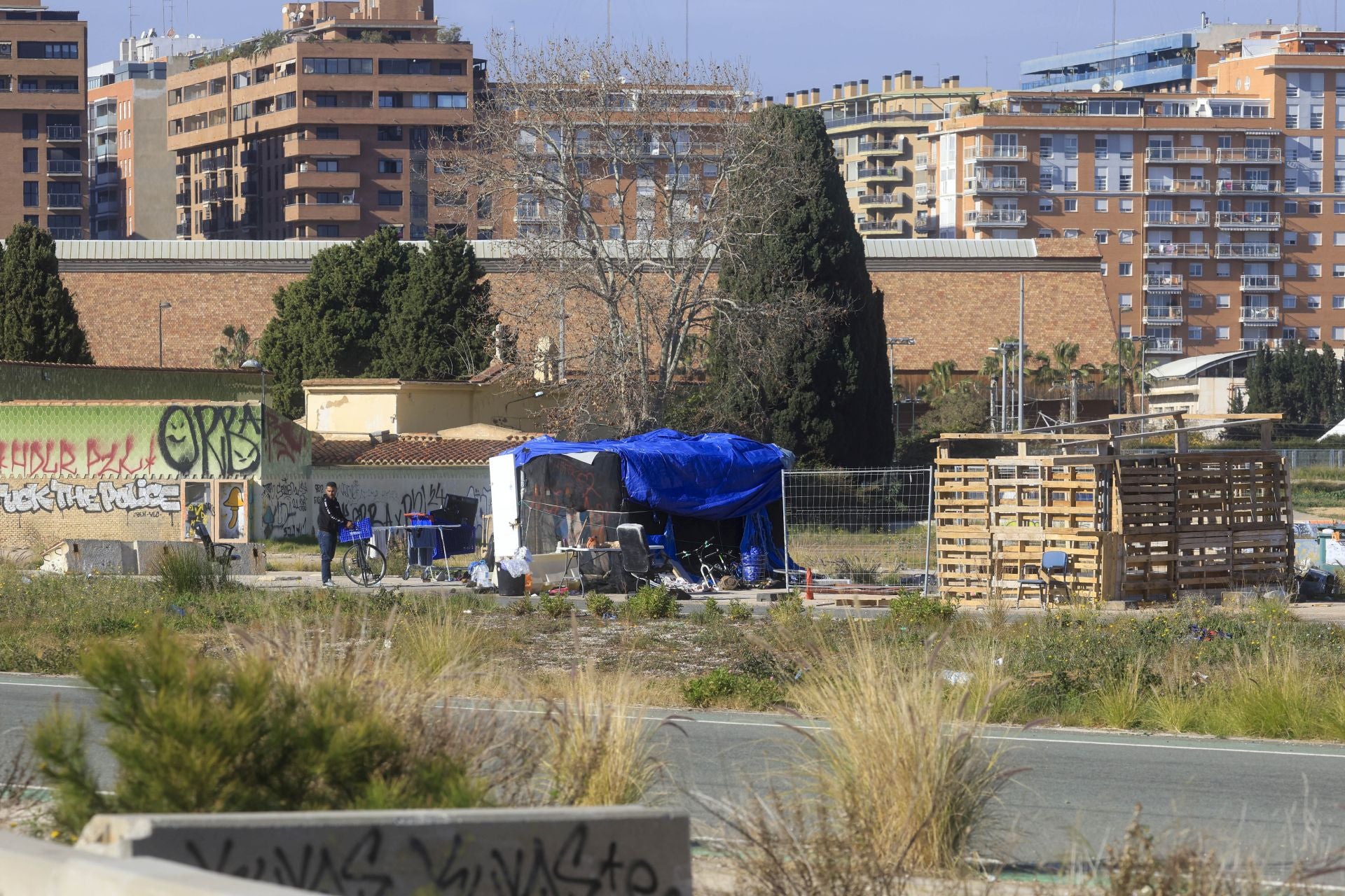 El riesgo de vivir al lado del mayor núcleo urbano de chabolas de Valencia