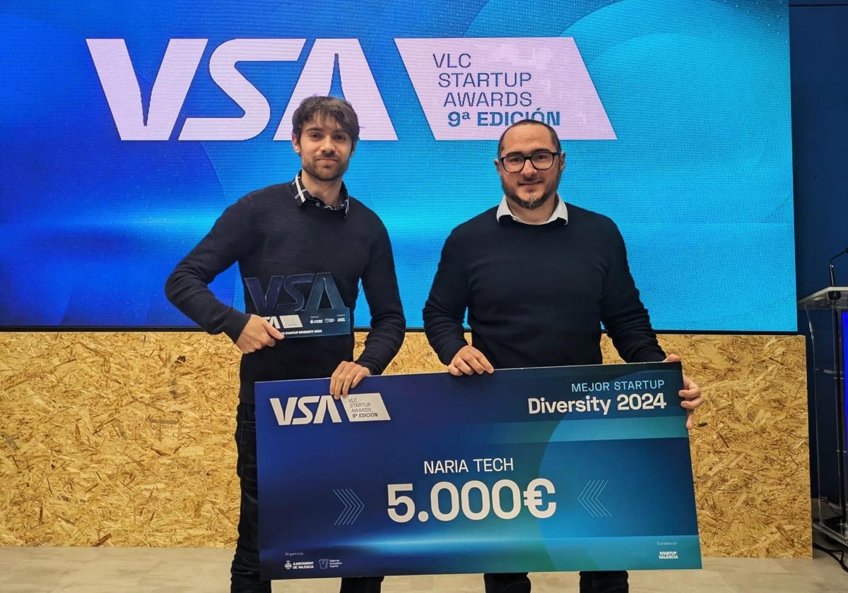 César Romero, director de marketing recoge el premio de VLC Startup Awards.