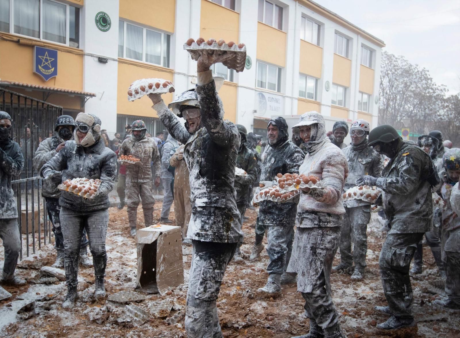 FOTOS | La batalla de els enfarinats vuelve a IBI