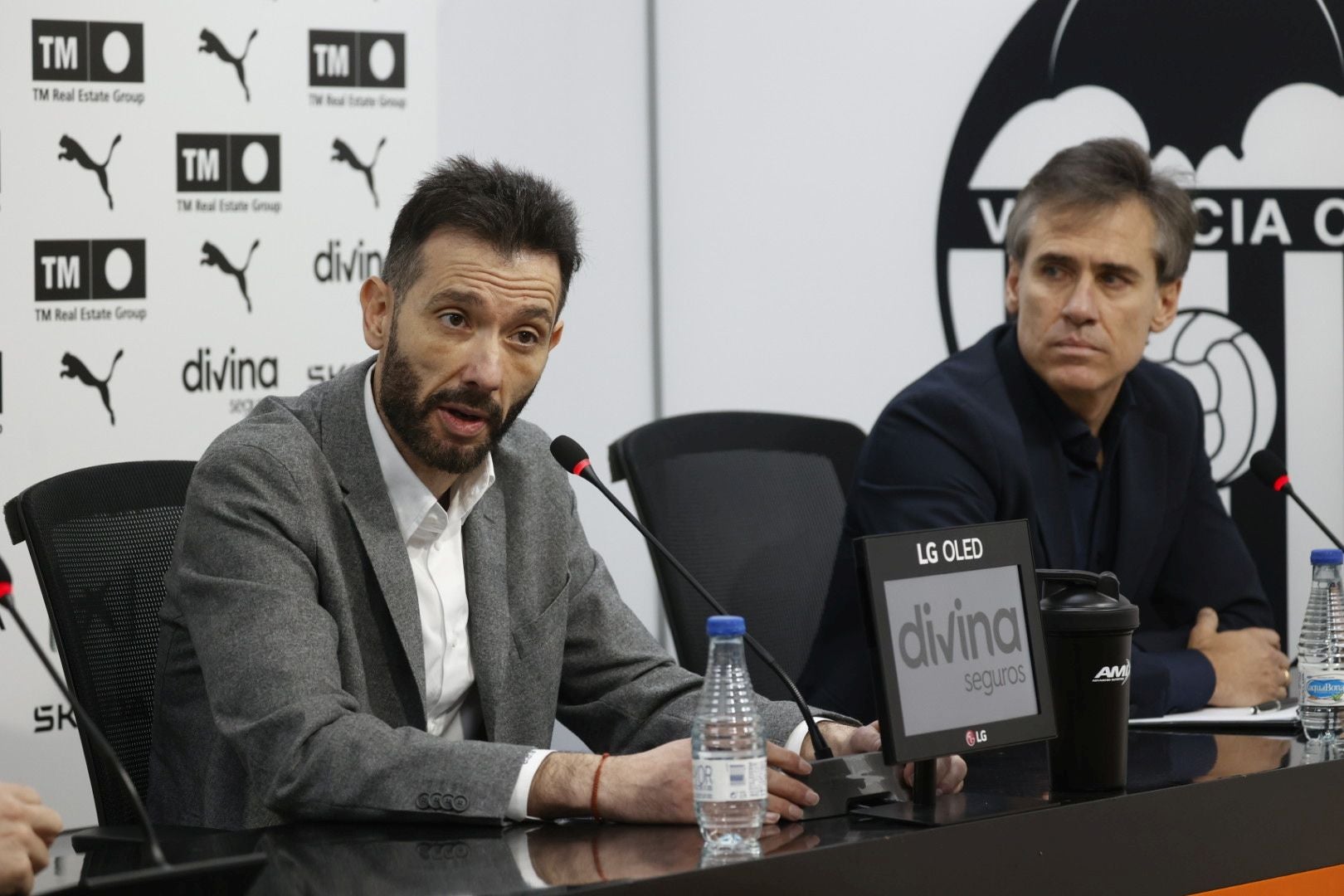 Fotos de la presentación de Carlos Corberán como entrenador del Valencia CF