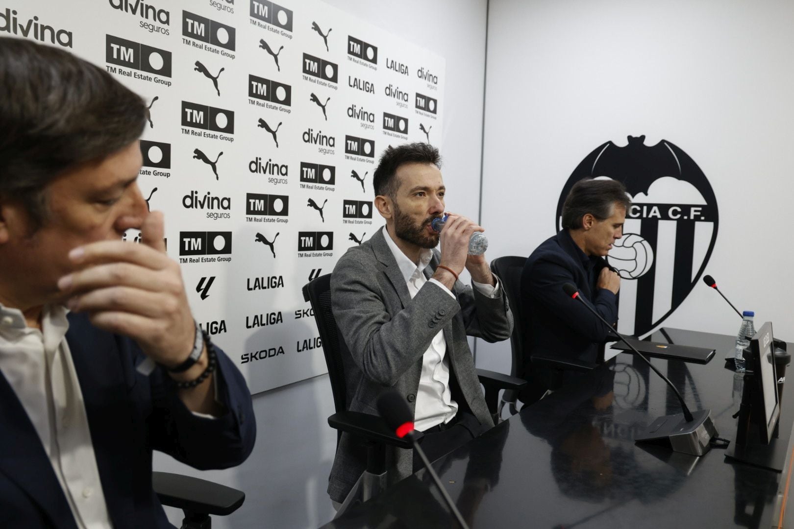 Fotos de la presentación de Carlos Corberán como entrenador del Valencia CF