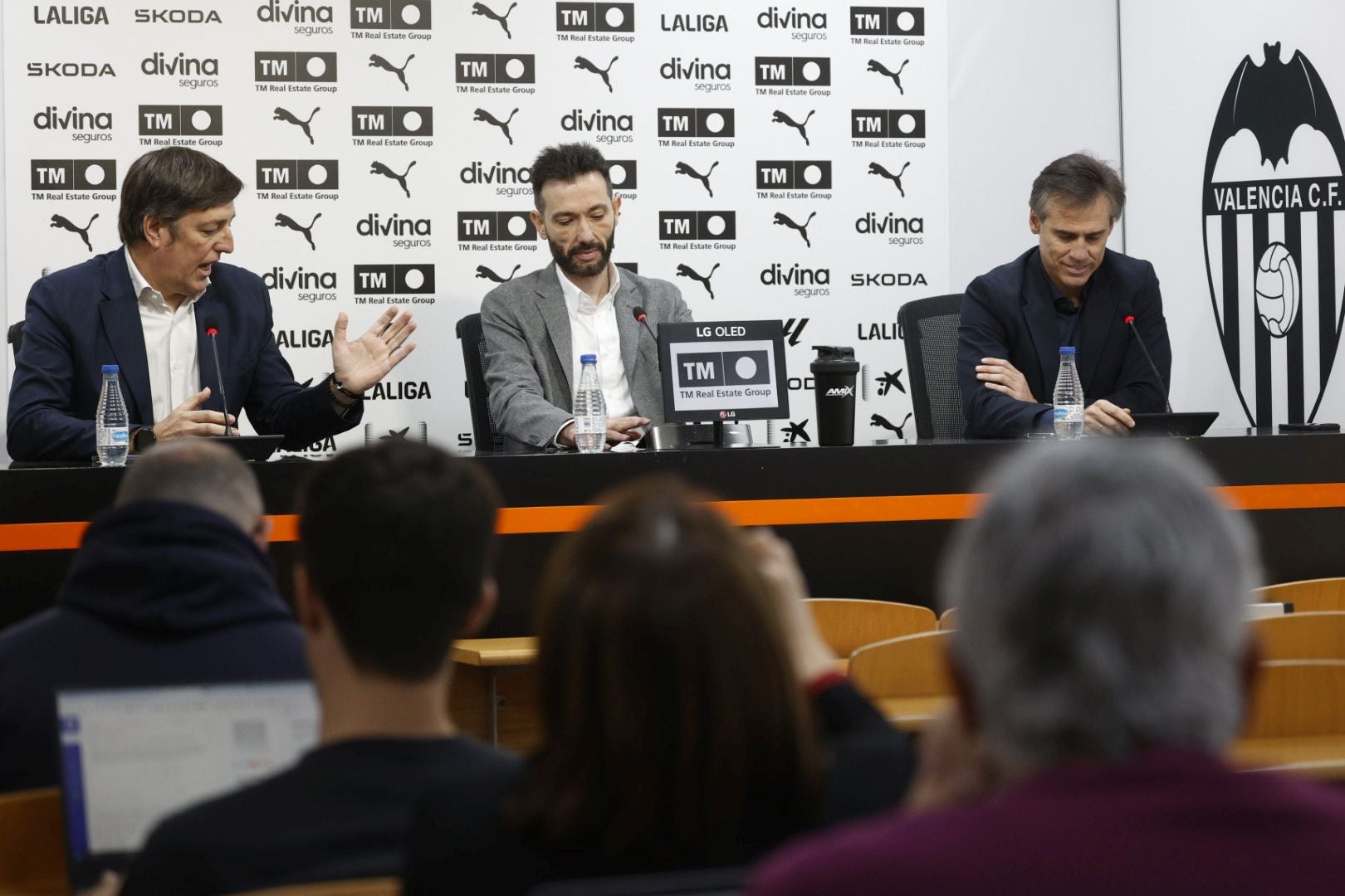 Fotos de la presentación de Carlos Corberán como entrenador del Valencia CF