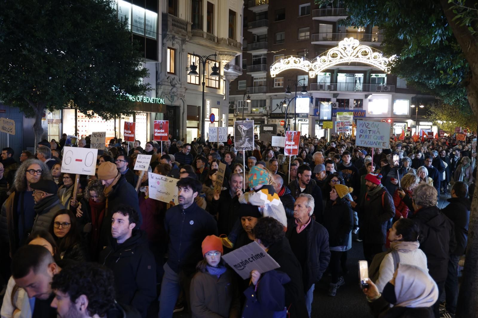 FOTOS | Tercera manifestación en Valencia contra la gestión política de la dana