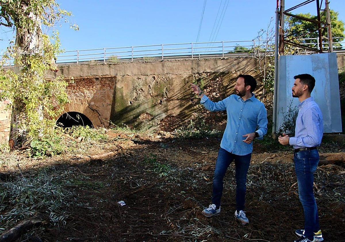 El Ayuntamiento limpia cerca de 12 kilómetros de cauces para mejorar la seguridad frente a inundaciones.