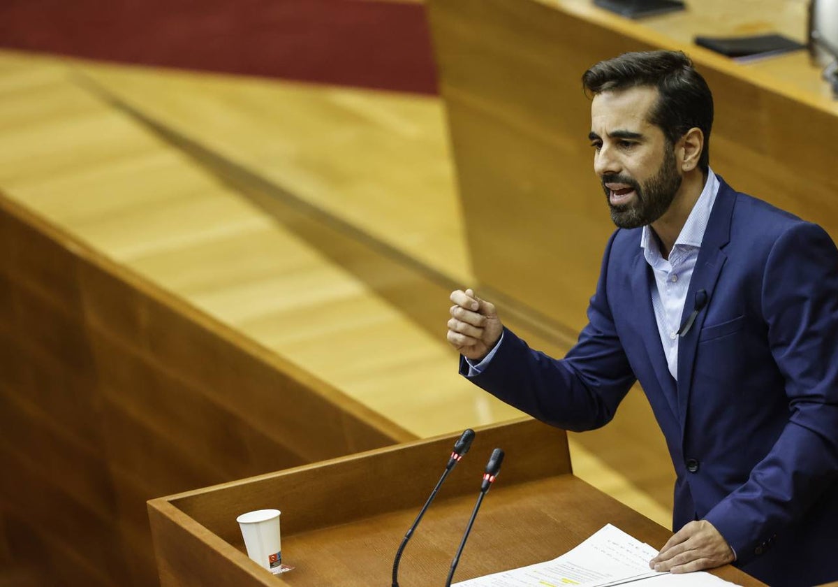 José Muñoz, líder del PSPV, desde Les Corts.