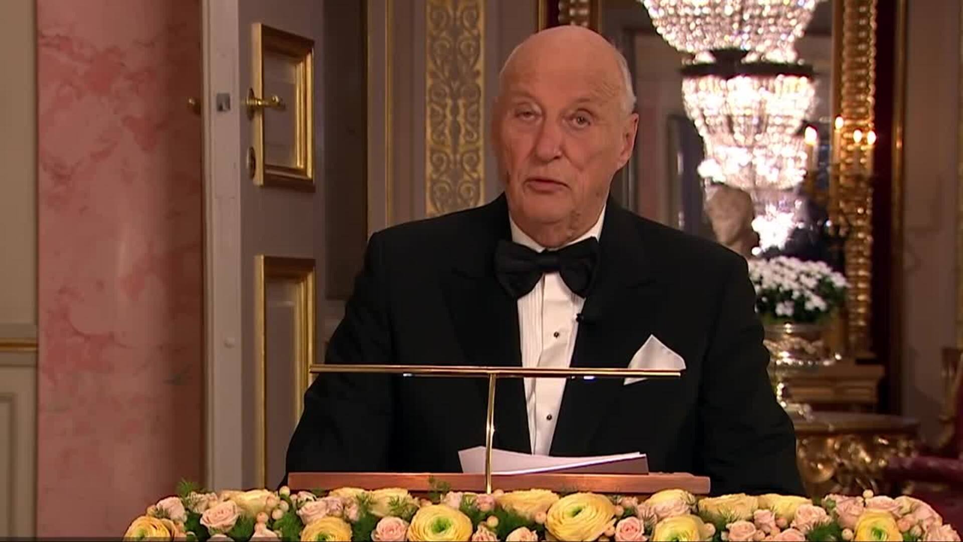 El rey de Noruega, Harald V, vuelve a casa tras su ingreso en un hospital de Malasia