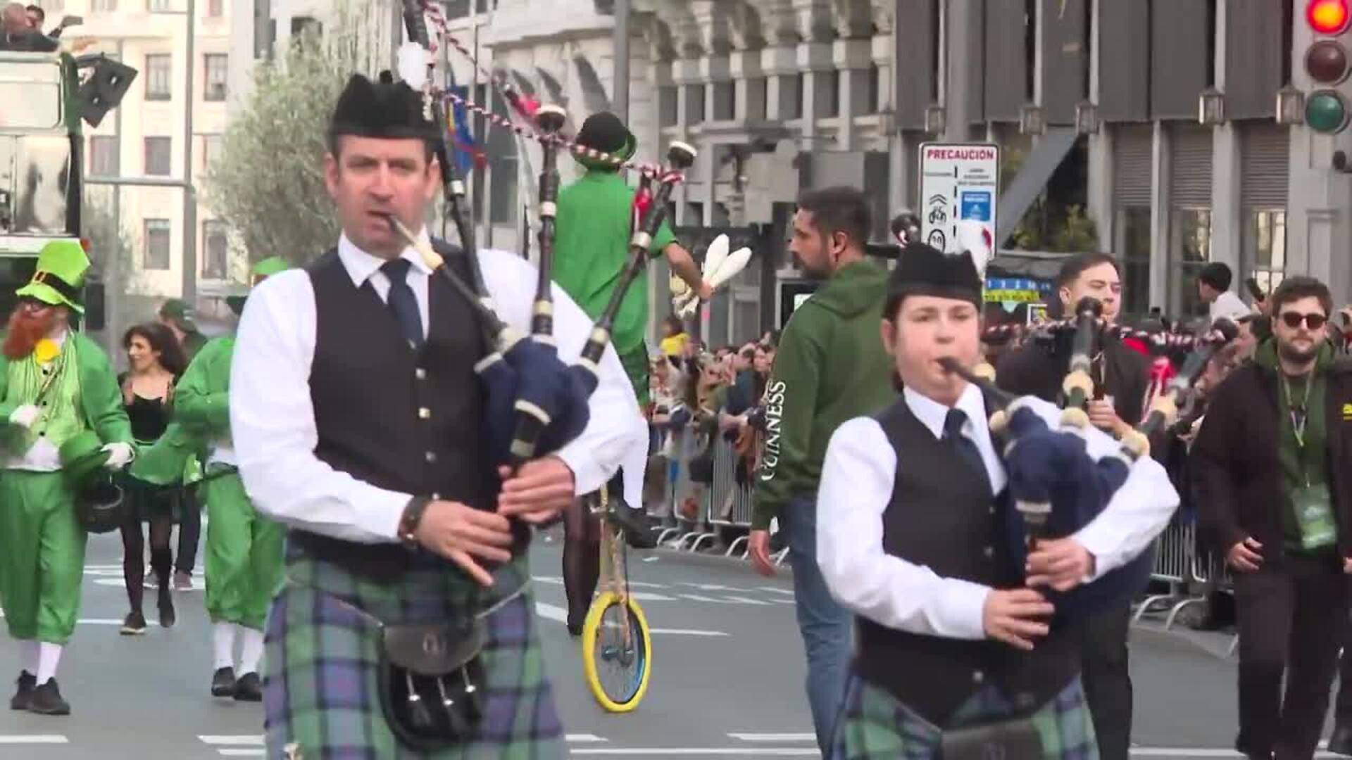 La Gran Vía madrileña acoge el II desfile de San Patricio con más de 500 gaiteros