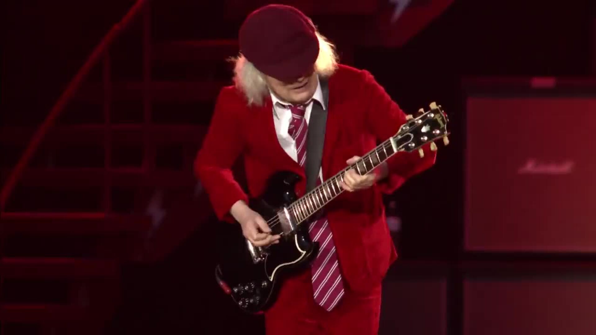 AC/DC hace vibrar Sevilla con su hard-rock en su primer concierto