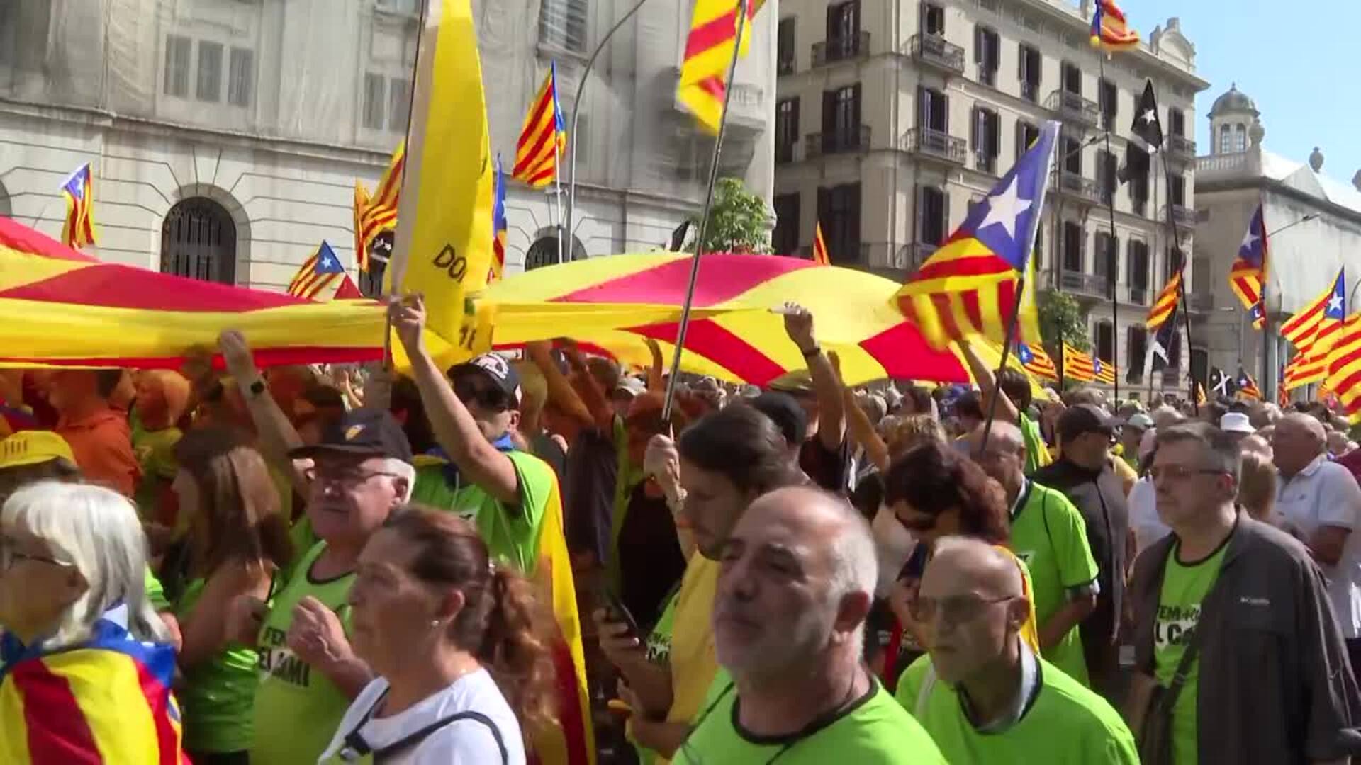 Eentidades independentistas exigen unidad a los partidos en una diada con menos manifestantes