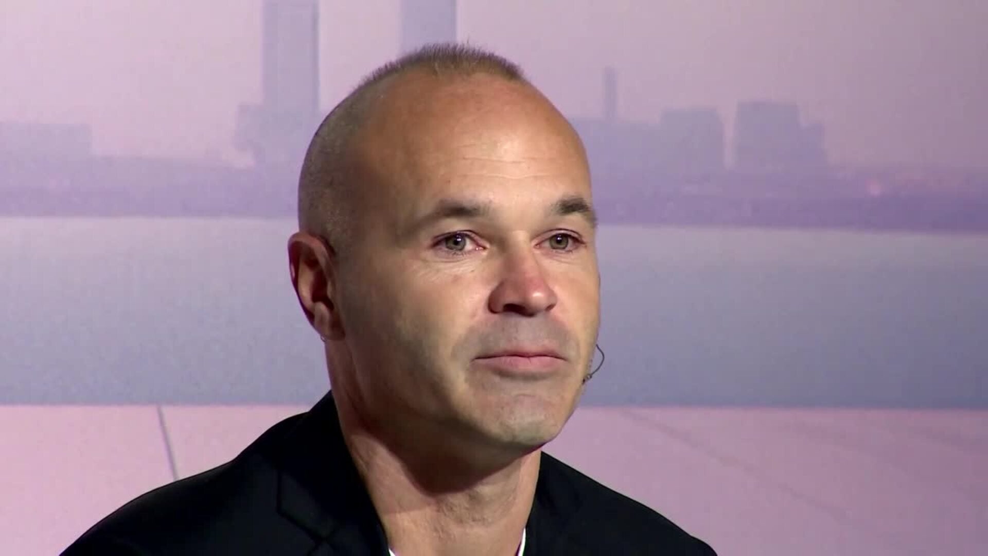 Iniesta cuelga las botas y pone fin a una carrera "de cuento"